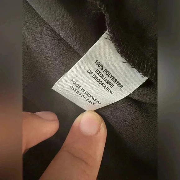 Fortune + Ivy Winkly Crochet Trim Blouse Black NWT Size Small - Picture 5 of 9